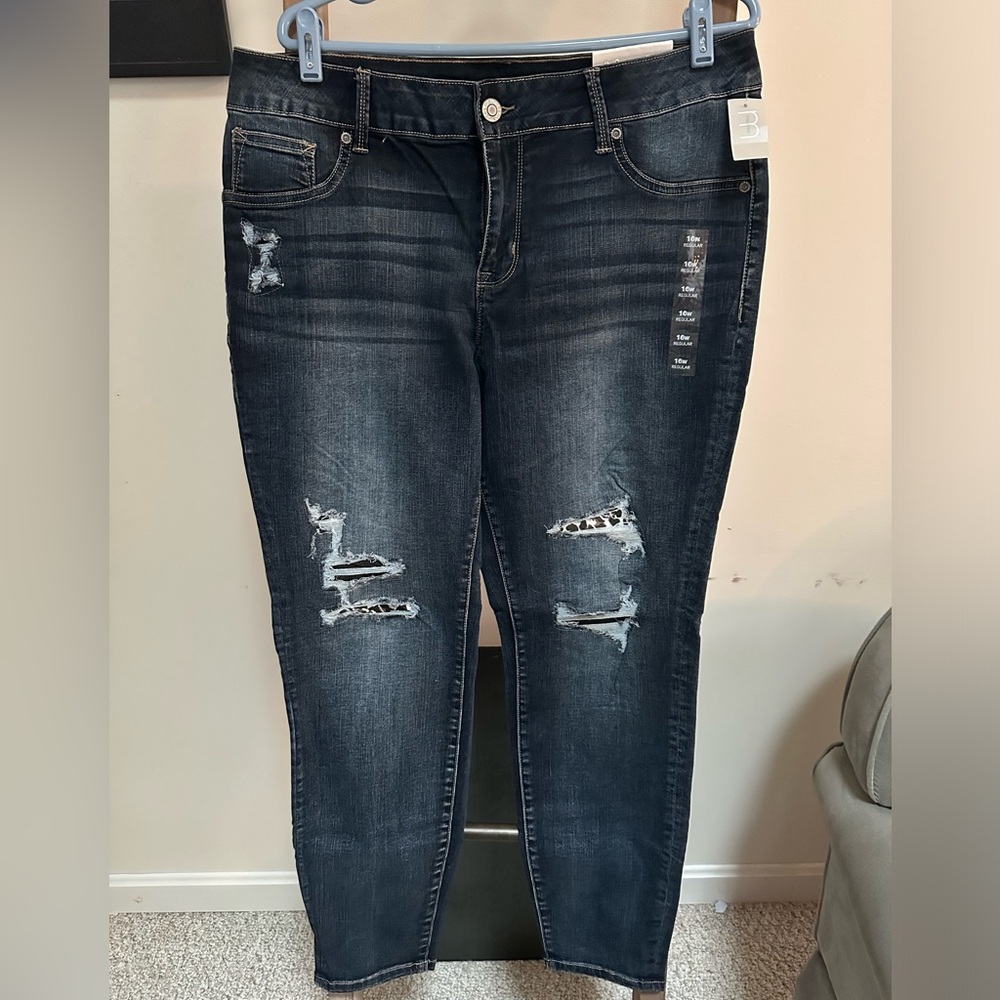 Maurice’s Distressed Jegging with Leopard accents